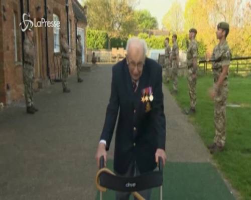 Il veterano 99enne raccoglie 12 milioni di sterline per i medici Gb