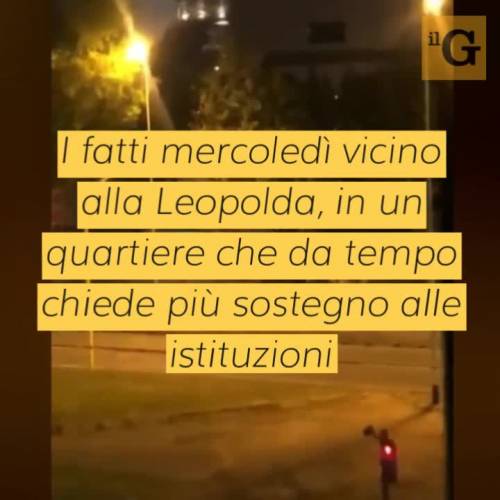 Botte da orbi, bottigliate e colpi di bastone: la rissa dei pusher stranieri in strada