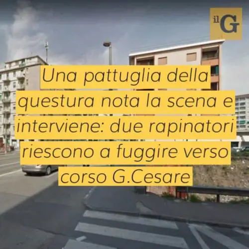 Stranieri accerchiano, pestano e rapinano rider: anche lui irregolare e pregiudicato