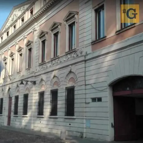 Reagisce contro militari e agenti, rapina prostituta: solo denunce, il ghanese torna libero