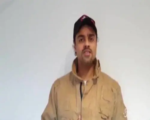 L'omaggio ai vigili del fuoco italiani: i colleghi Gb cantano 'Bella Ciao'