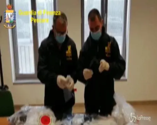 Coronavirus, Pescara: sequestrate 21mila mascherine