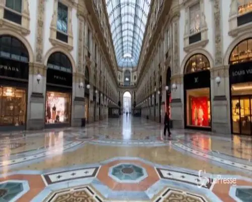 Milano, nella libreria più antica d'Italia: "In due mesi abbiamo perso 70mila euro"