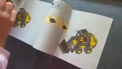 Salvini costruisce una ruspa Lego con la figlia