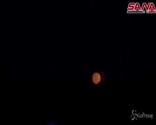 In Siria i raid israeliani, attivata contraerea