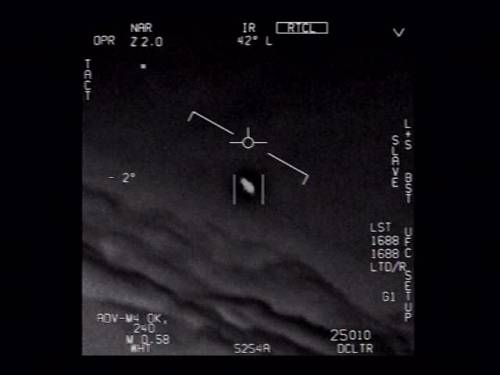Ufo, il Pentagono divulga tre video su presunti oggetti volanti non identificati