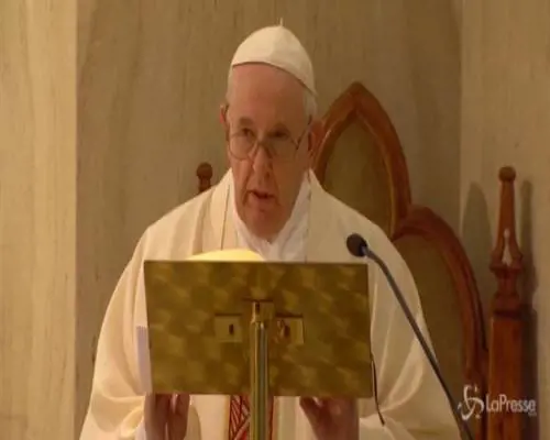 Papa: "Momento della prudenza e dell'obbedienza alle disposizioni"