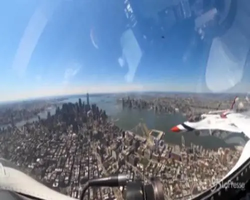 Usa, squadre acrobatiche in volo su New York. Le immagini spettacolari