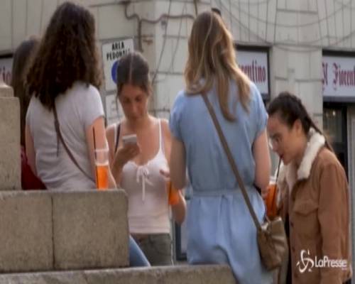 Roma, a Campo de' Fiori riaprono i bar e torna l'aperitivo