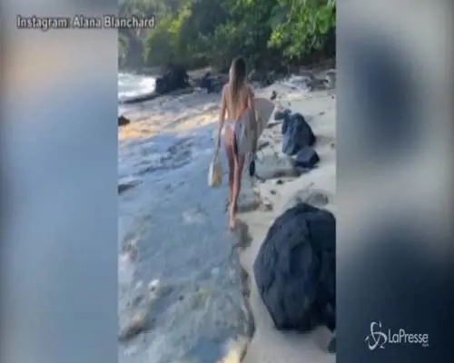 Alana Blanchard, sexy lato b in mostra prima del surf