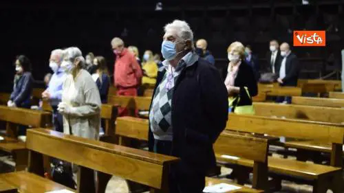 Il Duomo di Milano riapre ai fedeli, il sacerdote: "Vi aspettavamo da tempo"