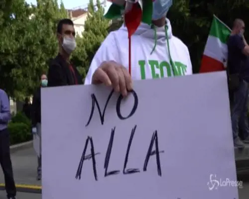 Milano, ambulanti al comune: "Vogliamo lavorare, pronti a bloccare la città"