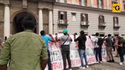 "Sanatoria truffa", protestano i migranti a Napoli