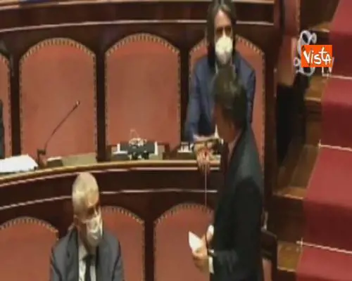 Renzi: "Voteremo contro le mozioni di sfiducia"