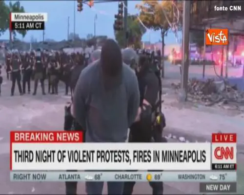 Scontri a Minneapolis, arrestato in diretta televisiva l’inviato della CNN