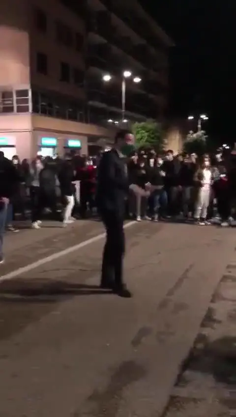 Assembramento e movida nel centro di Avellino, le immagini del sindaco