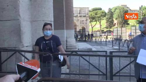 Riapre il Colosseo, l’emozione dei primi visitatori: Si torna a ‘casa’