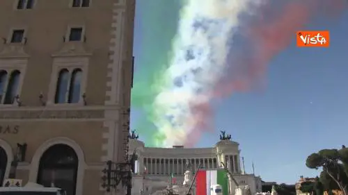 Le Frecce Tricolori volano nel cielo di Roma per la Festa della Repubblica