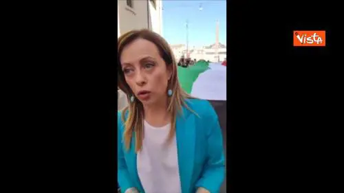 Meloni: “Governo sordo, abbiamo il diritto di manifestare” 