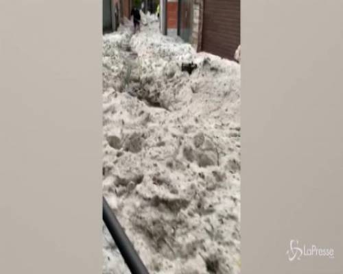 Violenta grandinata nella bergamasca: la coltre bianca sulle strade