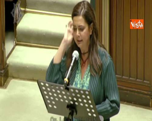 Boldrini ricorda in aula George Floyd poi si inginocchia