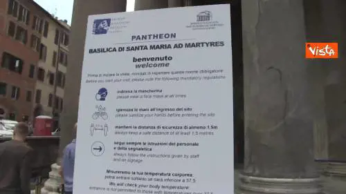 A Roma riapre il Pantheon, turisti in fila per visitare il monumento