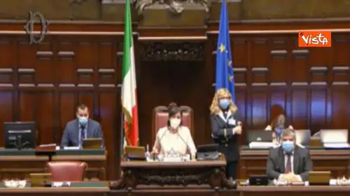  Carfagna richiama Sgarbi: “Metta mascherina, non siamo 629 imbecilli e un solo intelligente” 