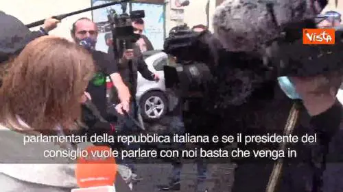 SOTTOTITOLI Meloni: “Non facciamo passerelle nelle ville mentre italiani perdono il lavoro”