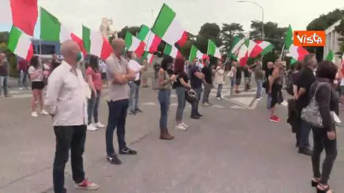 Mascherine Tricolore manifestano all’Eur: “I cittadini sono esasperati”