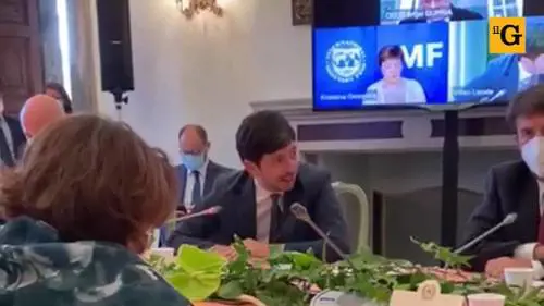 Speranza: "Distribuzione prima trance dosi vaccino entro fine anno"