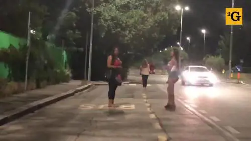 Il quartiere a luci rosse dove il Covid non ferma la prostituzione