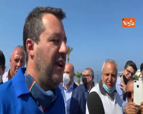Salvini: "Dissidenti M5s? Non cerchiamo nessuno, ma porte sono aperte"