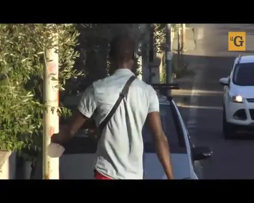 Quel parco giochi ostaggio dei migranti: "Così hanno sfrattato i bimbi"