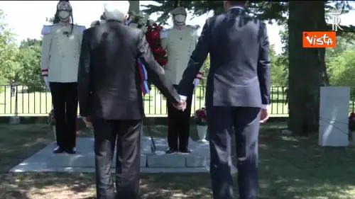 Mattarella e Pahor mano nella mano davanti la Foiba di Basovizza