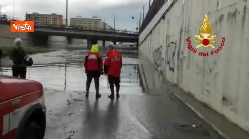 Nubifragio Palermo, auto sommersa nel sottopassaggio individuata dai Vigili del Fuoco