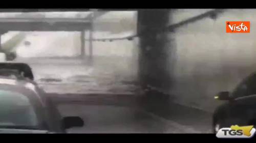 Violento nubifragio a Palermo, strade allagate e città sott'acqua, le immagini