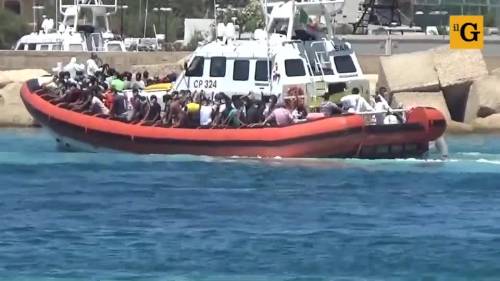 Migranti, sbarchi senza sosta a Lampedusa