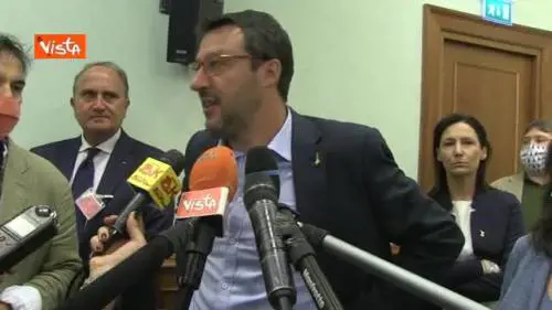 Scostamento bilancio, Salvini: "Voto Lega se ci sarà anno bianco fiscale"