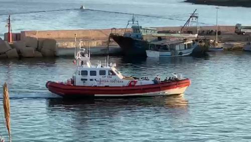 Sbarco in diretta a Lampedusa davanti Salvini