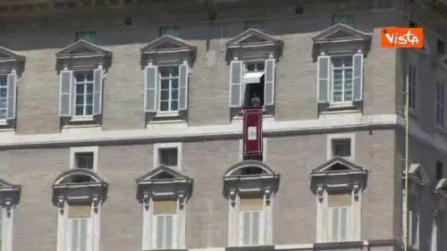 Papa Francesco ai giovani: "Non lasciate soli gli anziani, sono le nostre radici"