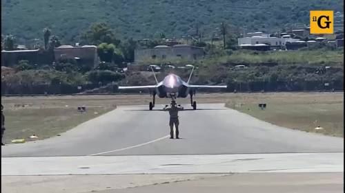 L'F-35B si alza in volo: prima esercitazione a Pantelleria