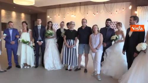 Parlamentari vestiti da sposi, il flash Mob di FdI con Meloni in sostegno del settore cerimonie