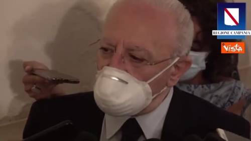 Covid, De Luca: "Valutiamo obbligo di fornire carta d'identità al ristorante"