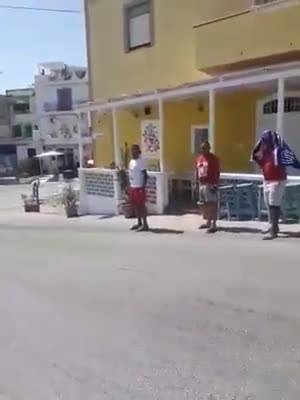 Migranti eludono la quarantena, a spasso per Lampedusa