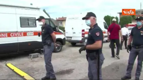 Migranti, protesta al centro di accoglienza Cavarzerani di Udine 