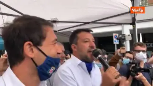 Salvini: "Ora Conte dice che bisogna bloccare gli sbarchi... un genio"