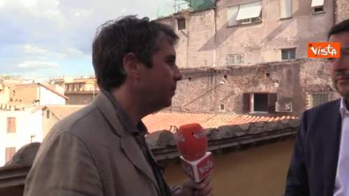 Migranti, Salvini: "Governo non può fare sbarcare persone che rischiano di infettare mezza Italia"