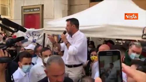 Salvini ai contestatori: "Andate in cantiere invece di rompere le scatole"