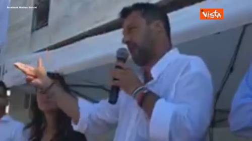 Salvini: “Vorrei vedere andare a casa De Luca, gli troviamo un posto al drive-in”
