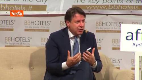 Il lapsus di Conte: non possiamo permettere che migranti positivi 'vadino' in giro